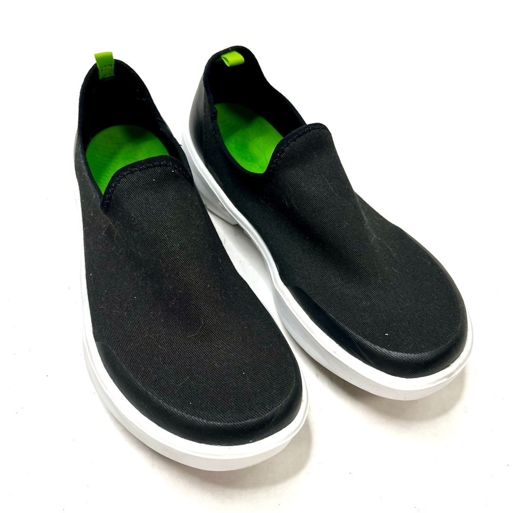 Oofos Oomg Eezee Black and White Sneakers
